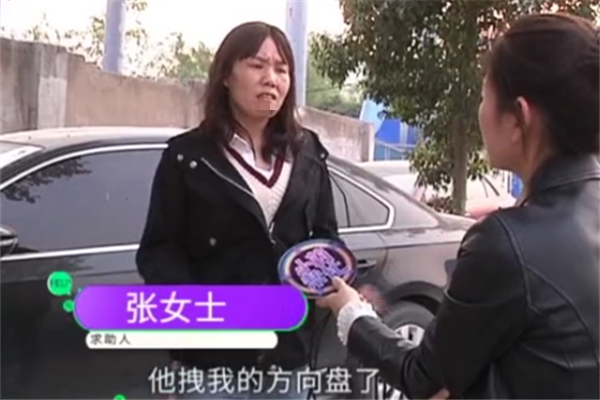 大姐练车：一脚油门将车撞报废，不只教练离职，驾校还赔钱！
